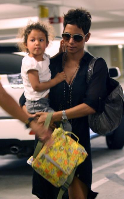  Halle Berry & Nahla's Staples Center Afternoon