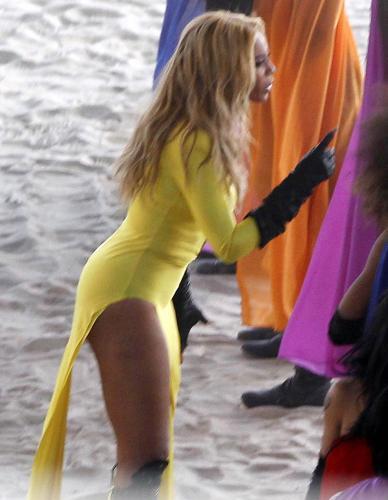 Beyonce Shows Off Her Powerful Thighs
