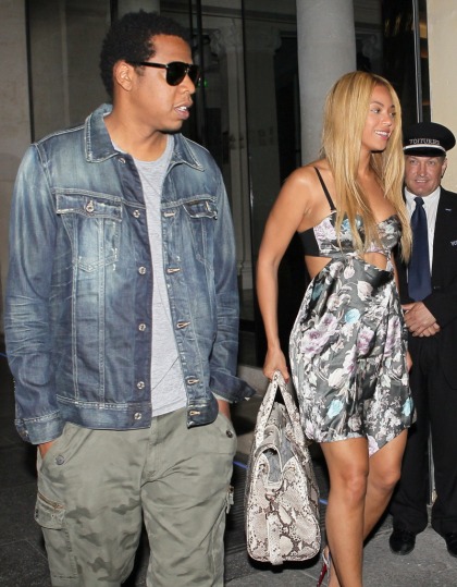 Beyonce's fancy blonde weave & barely-there sundress: pretty or tacky'