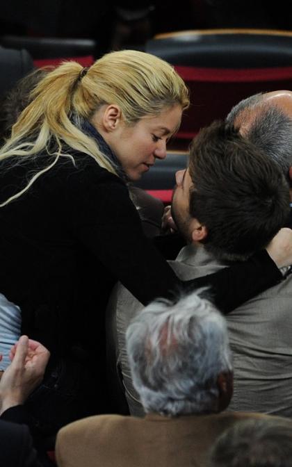 Shakira & Gerard Pique: Camp Nou Kissing Couple