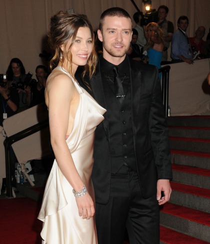 Jessica Biel cuts off contact with Justin Timberlake, tries   to woo Bradley Cooper