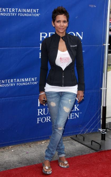 Halle Berry: Revlon Run/Walk for Woman's Cancer Efforts