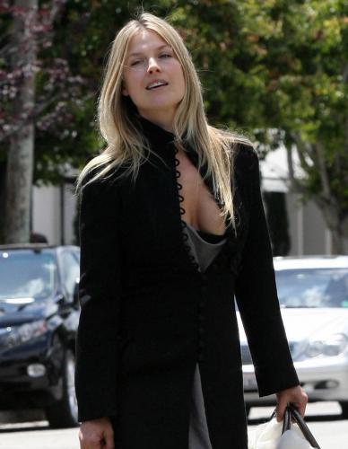 Ali Larter And Her New Mommy Cleavage