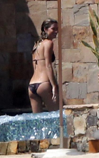 Bikini Babe Gisele Bundchen & Tom Brady's Mexican Getaway