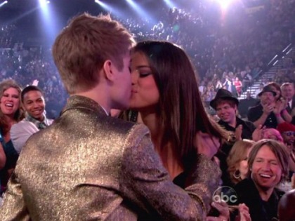 Justin Bieber and Selena Gomez Kissed on National TV