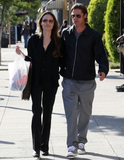 Angelina Jolie & Brad Pitt go shopping for Shiloh's fifth birthday