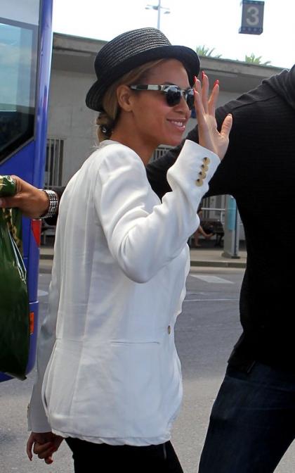Beyonce's Fabulous France Arrival