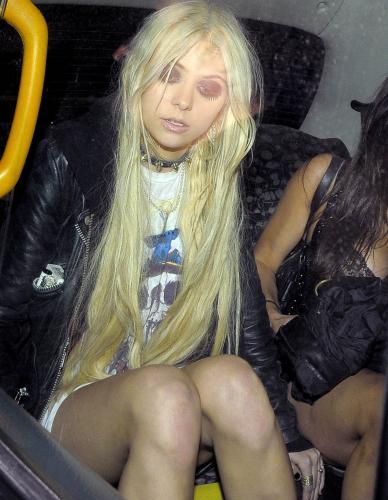Taylor Momsen Drunk,  Disorderly And Pantless