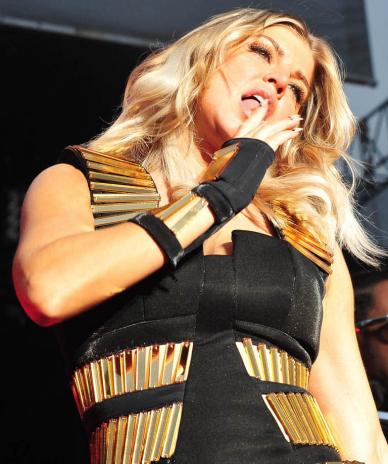 Fergie Makes Sexy Faces