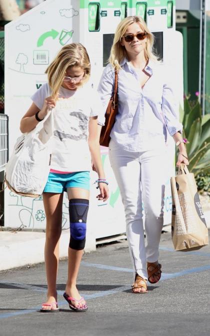 Reese Witherspoon & Ava: Grocery Gals