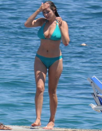 Kelly Brook Chest Popping Bikini Picture