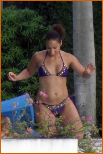Alicia Keys Shows Off Her Post-Baby Bikini Bod
