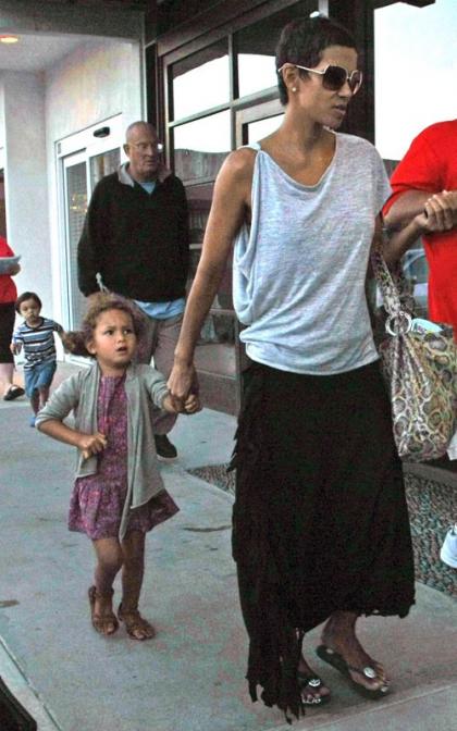 Halle Berry & Olivier Martinez's Lunch Date with Nahla