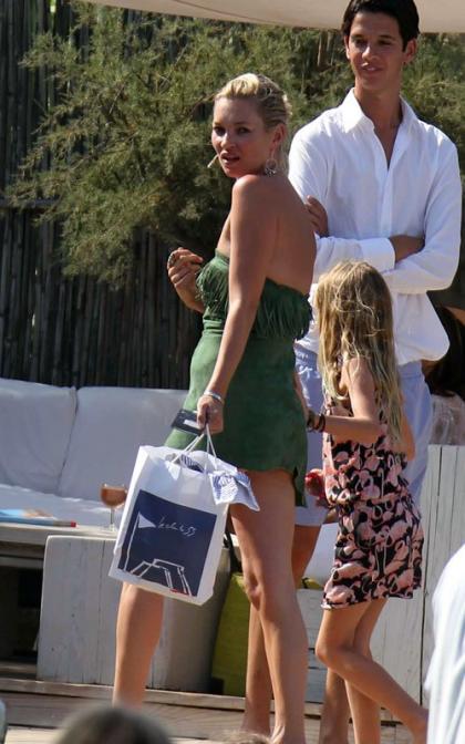 Kate Moss: Mobbed In St. Tropez!