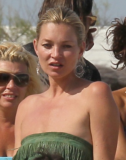 Kate Moss hilariously shoved a kid into the sea in St. Tropez