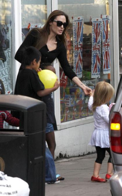 Angelina Jolie's Pottery Cafe Stop with the Girls