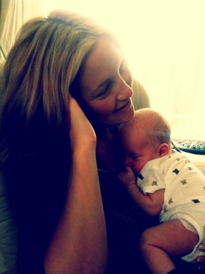 Matt Bellamy twit-pics first photo of Kate Hudson & baby Bingham Hawn