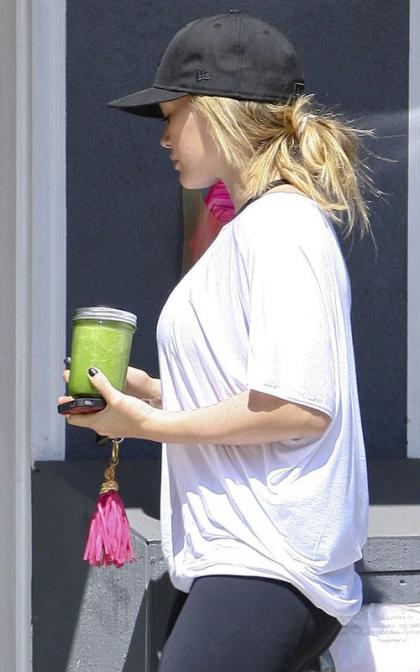 Pregnant Hilary Duff's Pilates Fitness