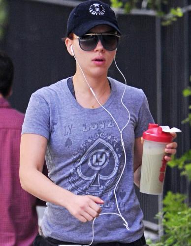 Scarlett Johansson Is A Slob