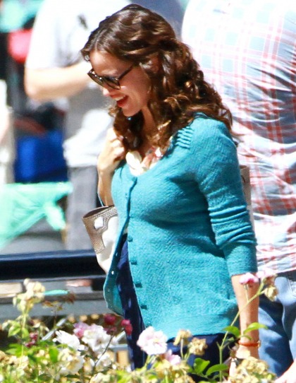 Jennifer Garner has a bump: pregnant, food baby or just unflattering clothes?