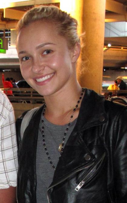 Hayden Panettiere Gets Lost in Pearson Airport