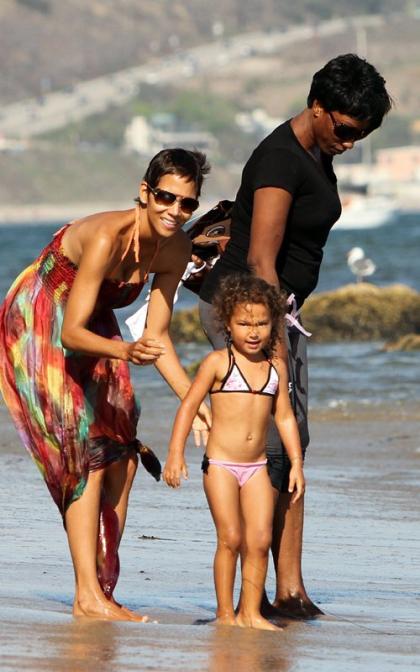 Halle Berry & Nahla: Kite Flying Cuties