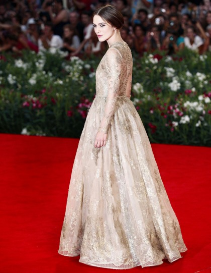 Keira Knightley in Valentino, in Venice: a golden cloud of gorgeous?