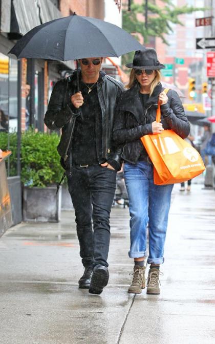 Jennifer Aniston & Justin Theroux: Organic Avenue Lovers