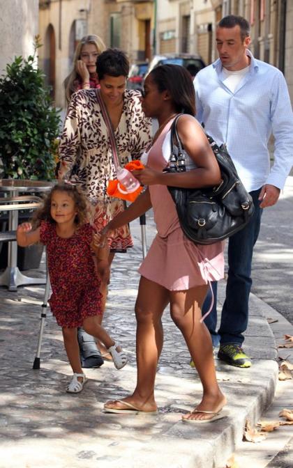 Hobbling Halle Berry's Weekend Lunch with Nahla