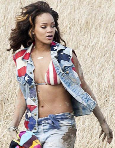 Rihanna's All-American Bikini Pics In Ireland
