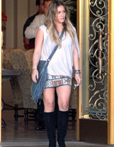 Hilary Duff And Her Pregnant Thighs