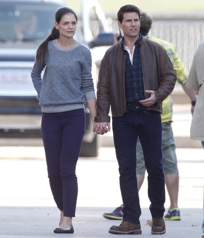 Tom Cruise gets frisky, affectionate with Katie Holmes: cheesy or cute?