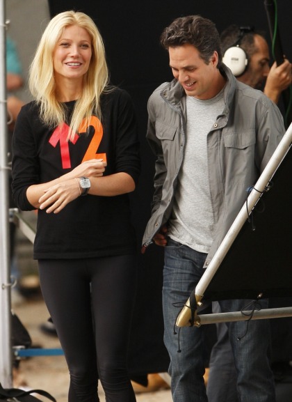 Gwyneth Paltrow goops it up with Mark Ruffalo during filming in NYC: cute?