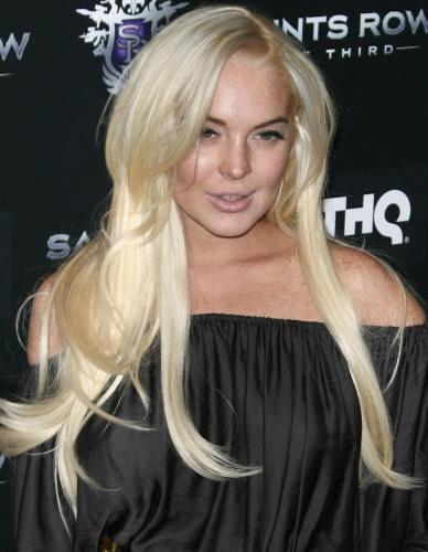 Lindsay Lohan's Face Looks Botoxed