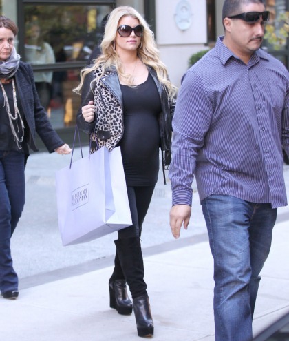 Jessica Simpson flaunts bump as Tony Romo confirms his impending fatherhood