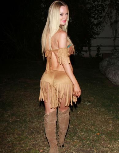 Sophie Turner Is A Sexy Pocahontas