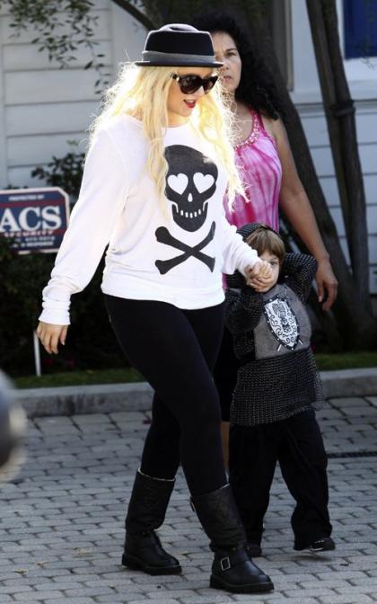 Christina Aguilera: Halloween Party Dual-Parenting