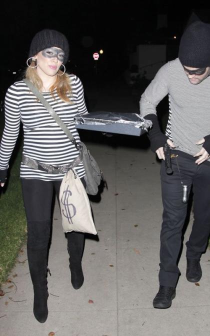 Hilary Duff & Mike Comrie: Bank Robbers On the Run
