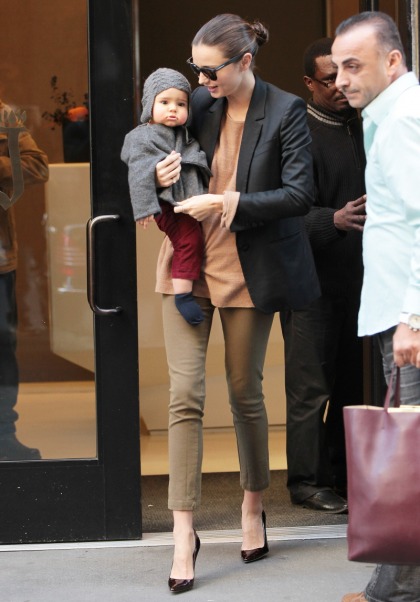 Miranda Kerr hangs out with my favorite baby, Flynn: how cute are they?