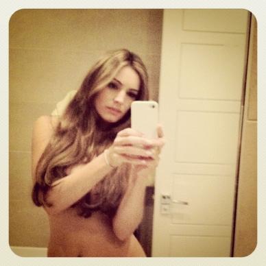 Kelly Brook Topless Twitter Picture