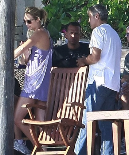 George Clooney & Stacy Keibler spent Thanksgiving in Cabo San Lucas with A-Rod