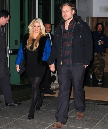 Jessica Simpson & Eric Johnson have a fart-soaked date night in NYC