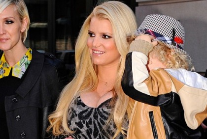 Jessica Simpson Is Distracting