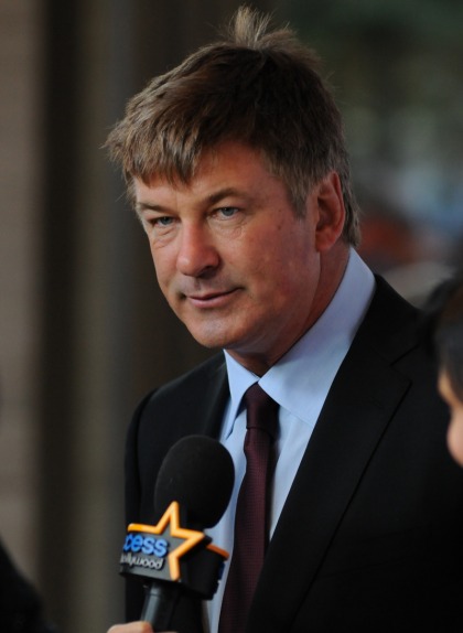 Alec Baldwin kicked off an American Airlines flight for playing a phone game