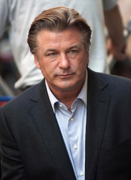 American Airlines may yank episodes of 30 Rock after   Alec Baldwin debacle