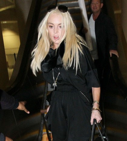 Lindsay Lohan misses flight to LA, misses 'Ellen?, due in court this morning