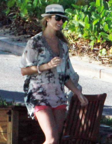 Stacy Keibler's Long Legs Head To Mexico