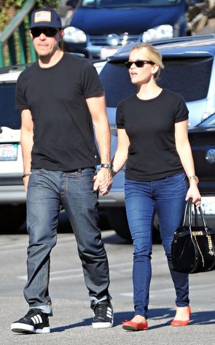 Reese Witherspoon & Jim Toth Load Up for a Christmas Feast