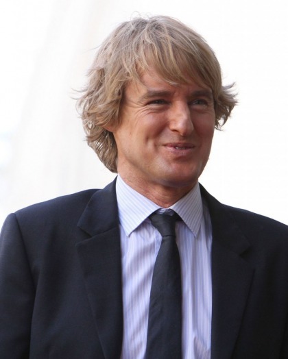 Owen Wilson is partying with waitresses and randoms: normal or danger zone?