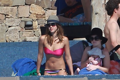 Jessica Alba reveals her bikini body five months after baby